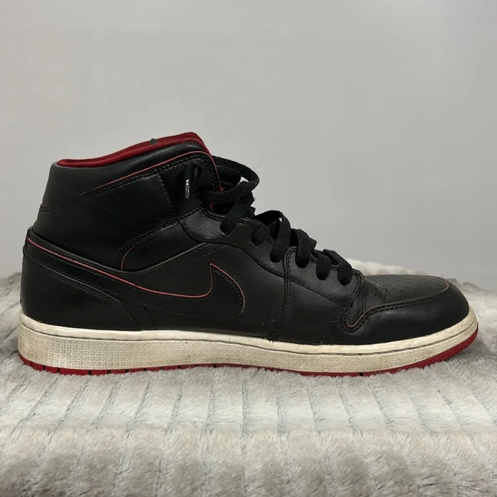Jordan 1 Mid “Black Red” Sz 12